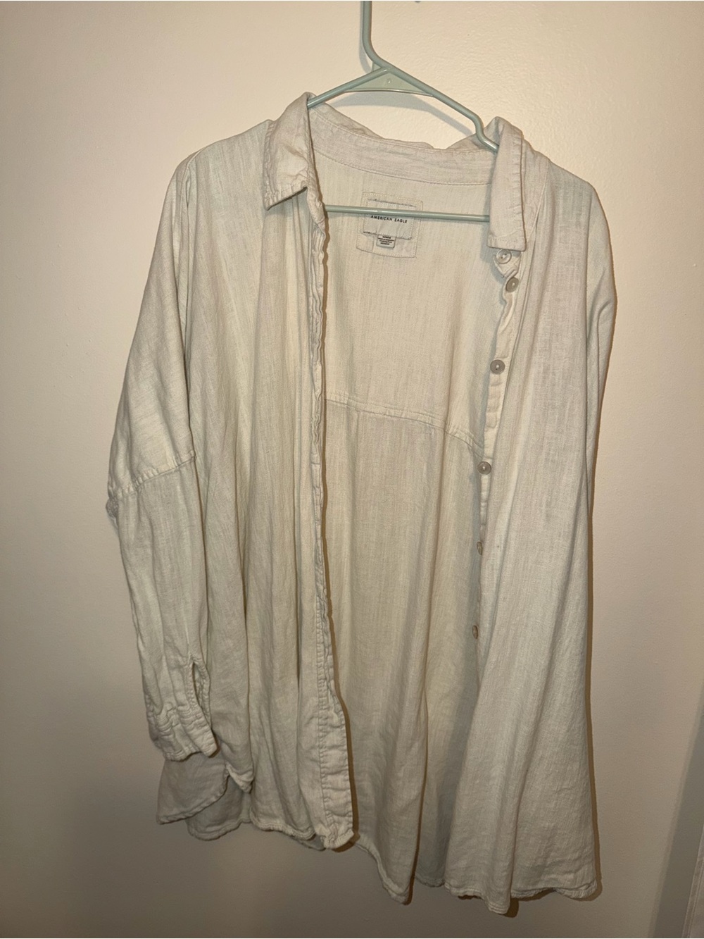 American Eagle White Button-Down Shirt – Size M